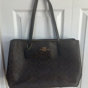 Coach Signature Brown Tote Bag and wristlet
